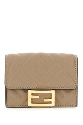 Portafoglio Micro Trifold Baguette in nappa tortora -  | Wise