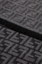 Sciarpa in lana ricamata -  | Wise